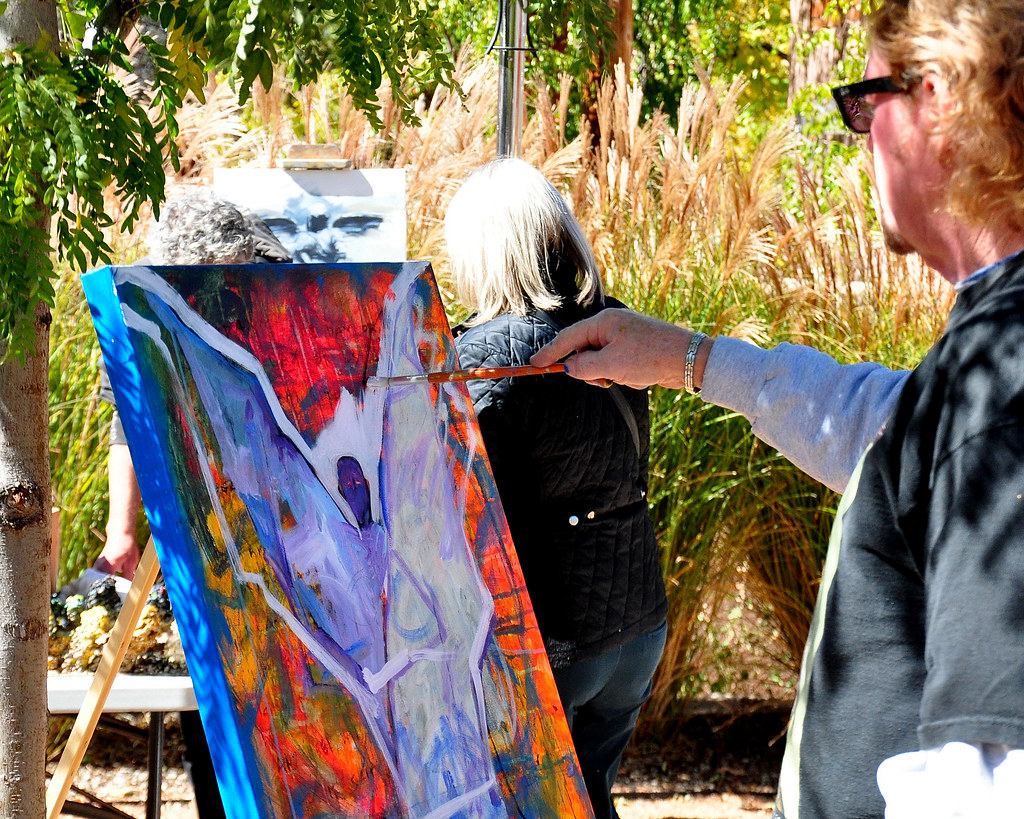 Artists painting along the galleries of Canyon Road in Santa Fe