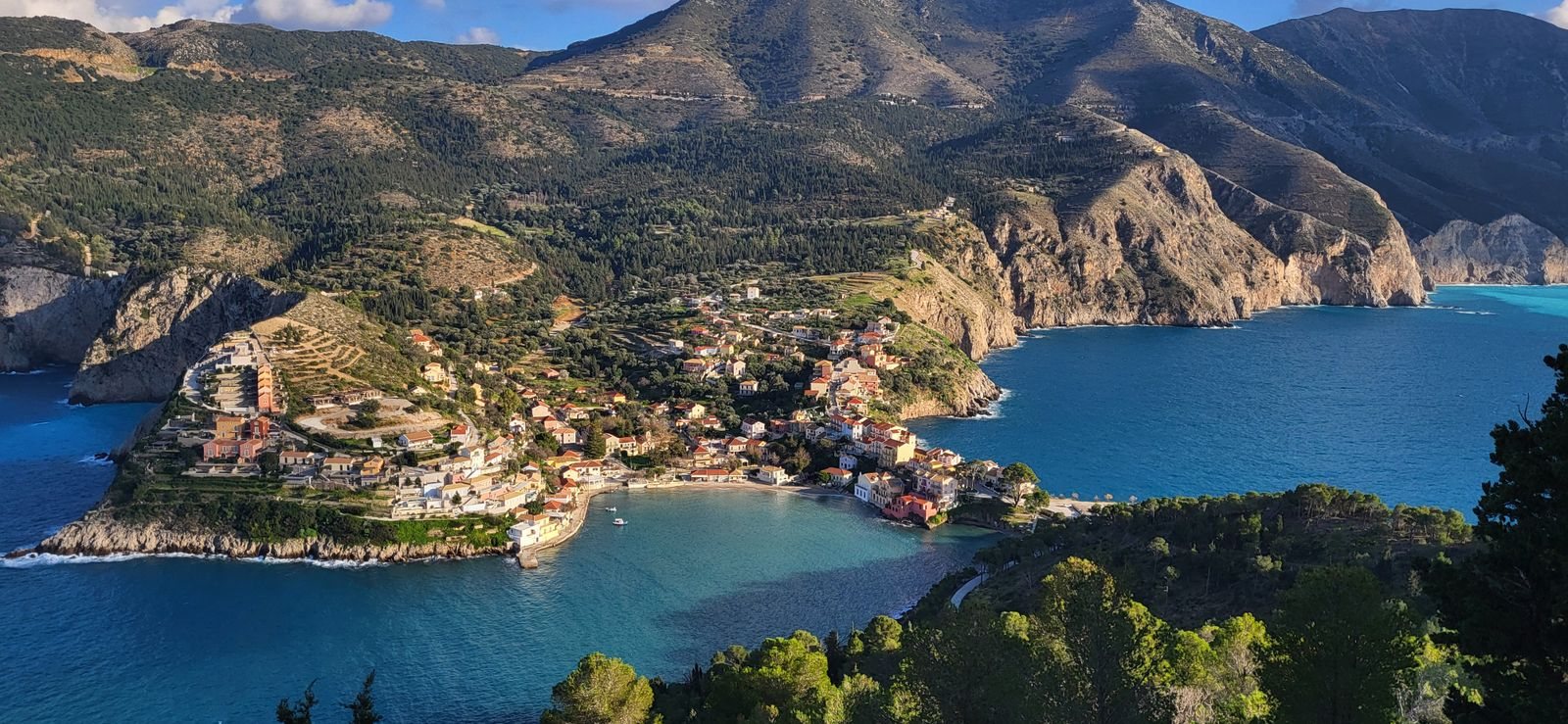 Albania vs Greece on getting around, accommodation and how to combine both trips