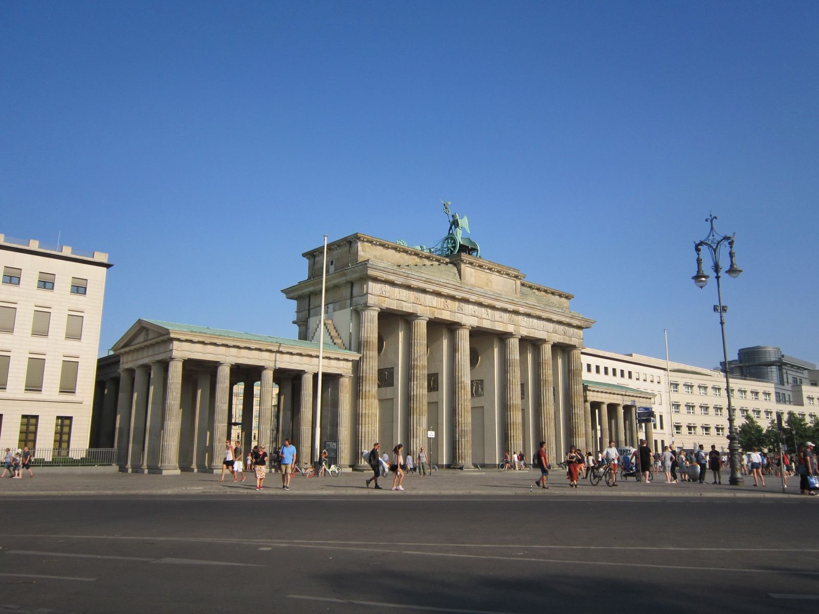 Berlin travel guide to Brandenburg Gate and landmarks