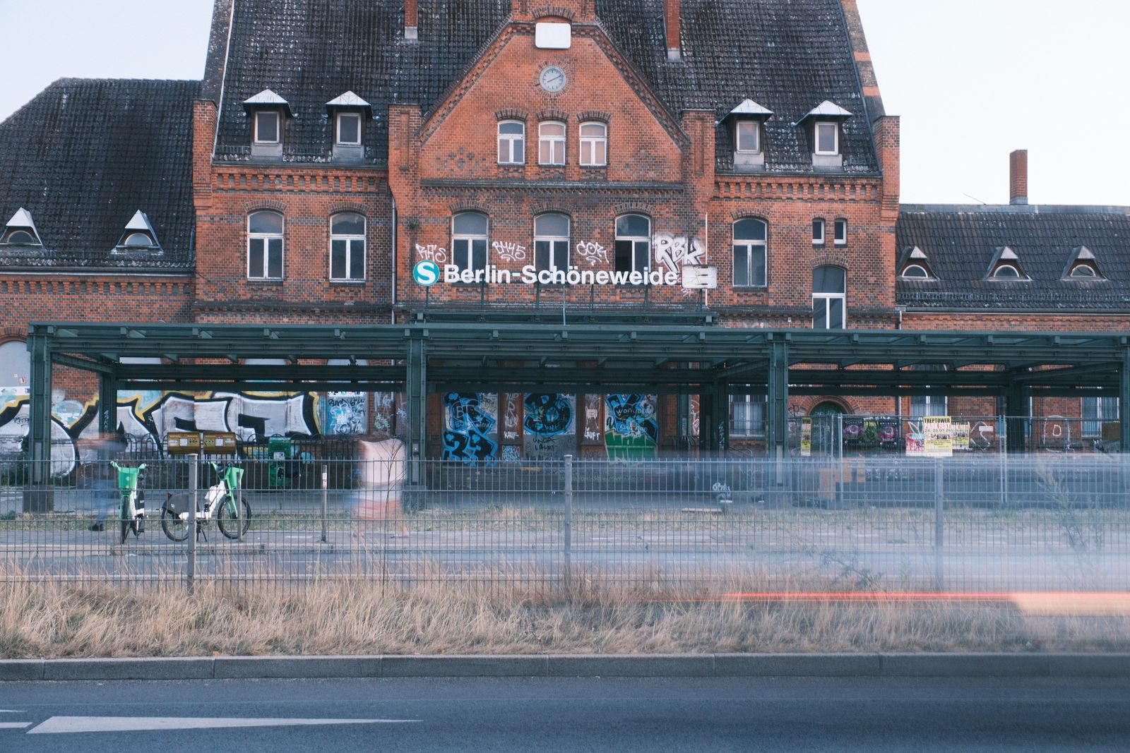 Berlin travel guide to street art and neighborhoods