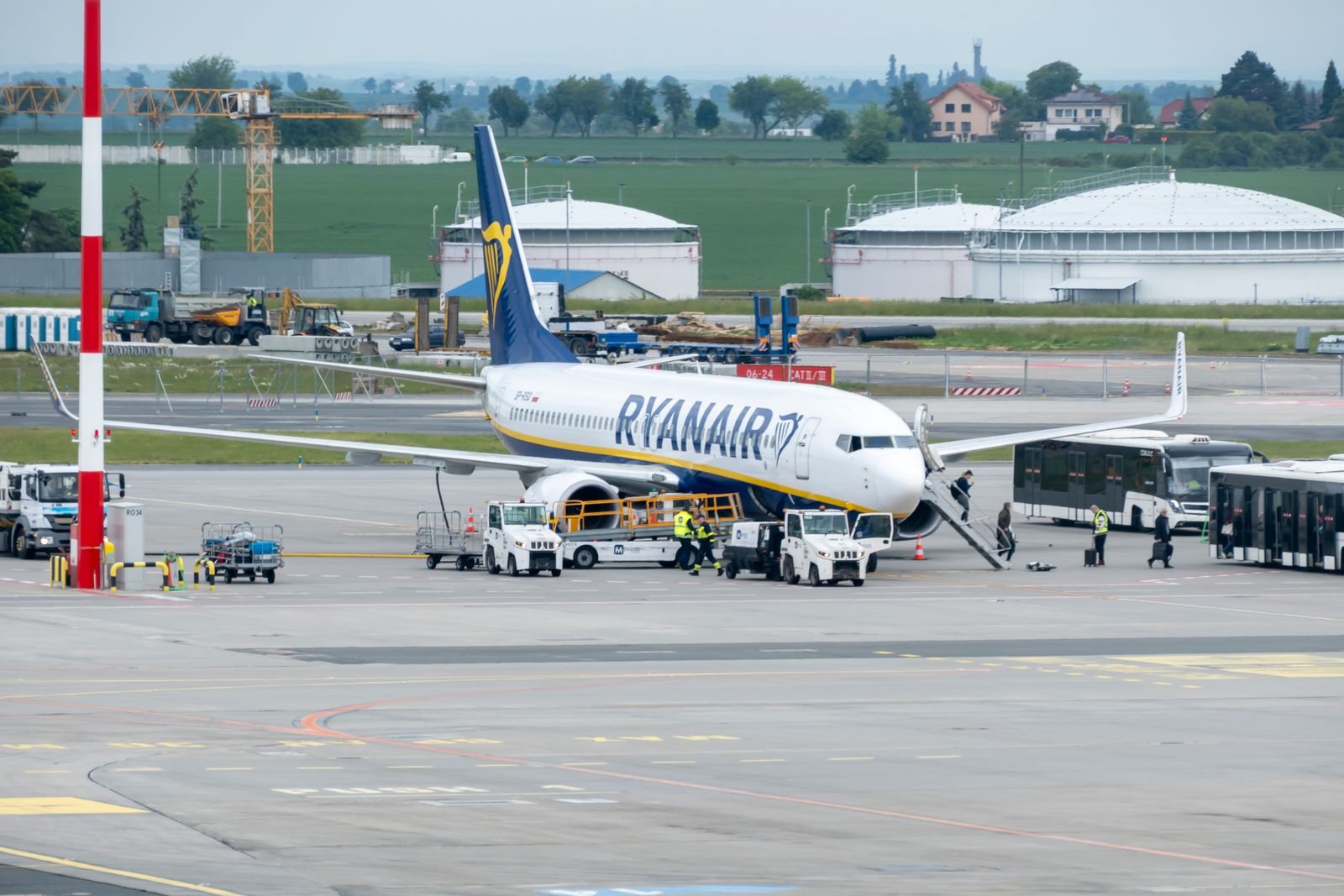 Best time to book flights and the cheapest days to fly