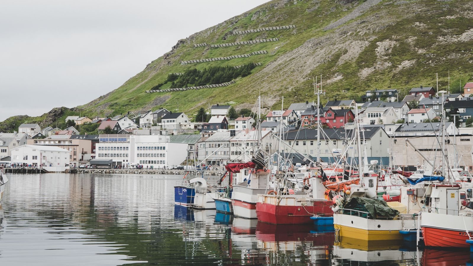 Best time to visit Norway for midnight sun and summer hiking