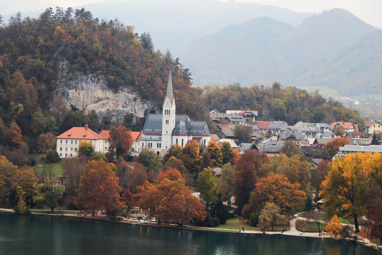 Best time to visit Slovenia in autumn for color and quieter trails