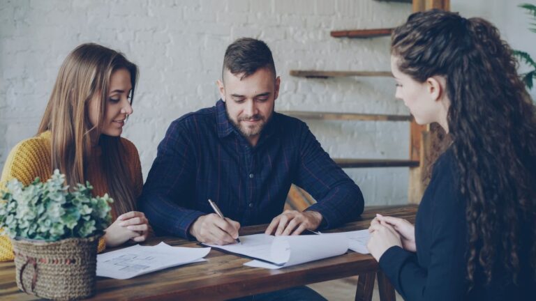 Booking through a travel agency: our honest guide and what to look for