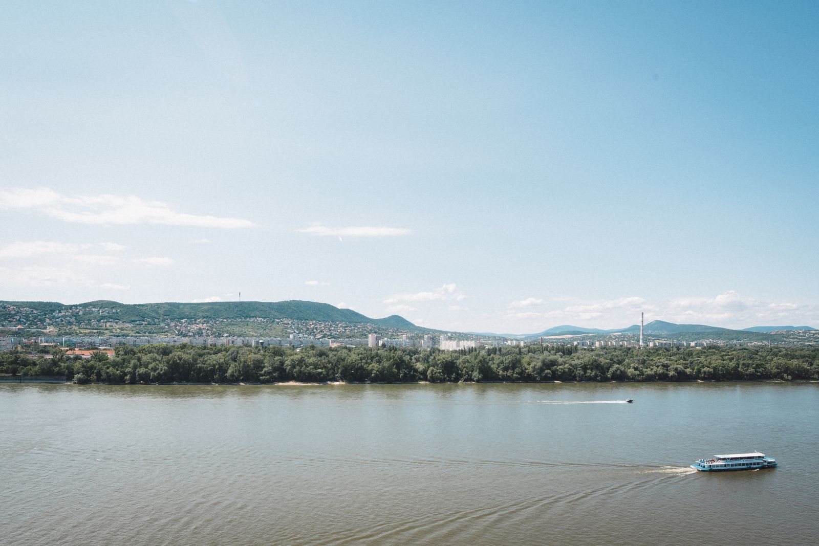 Budapest travel guide to the Danube and Chain Bridge