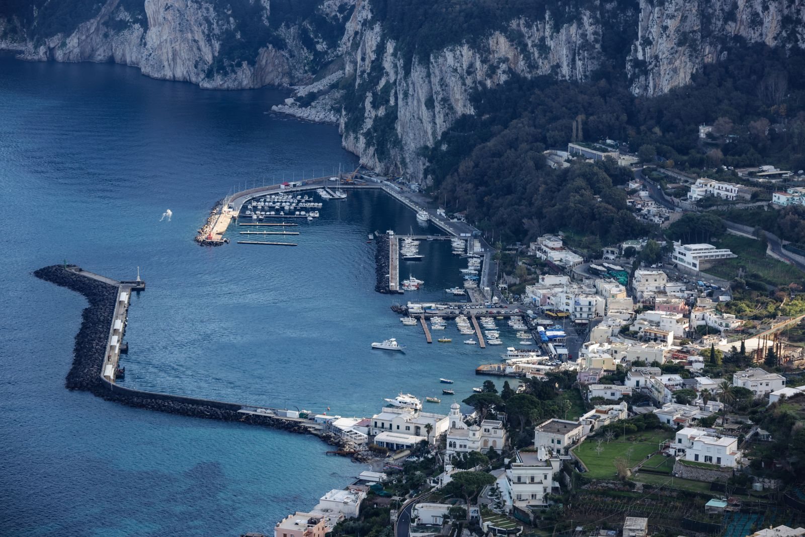 Capri Italy travel guide to where to stay and skipping crowds