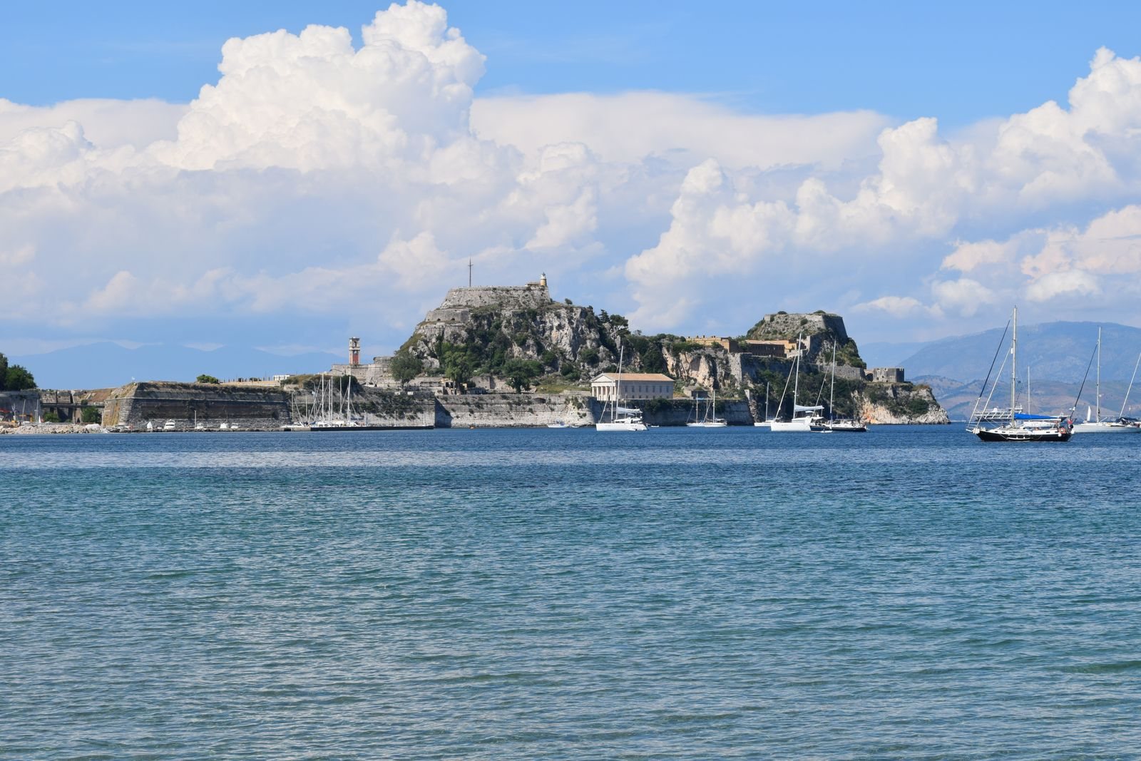 Corfu travel guide to Corfu Town and the old fortress