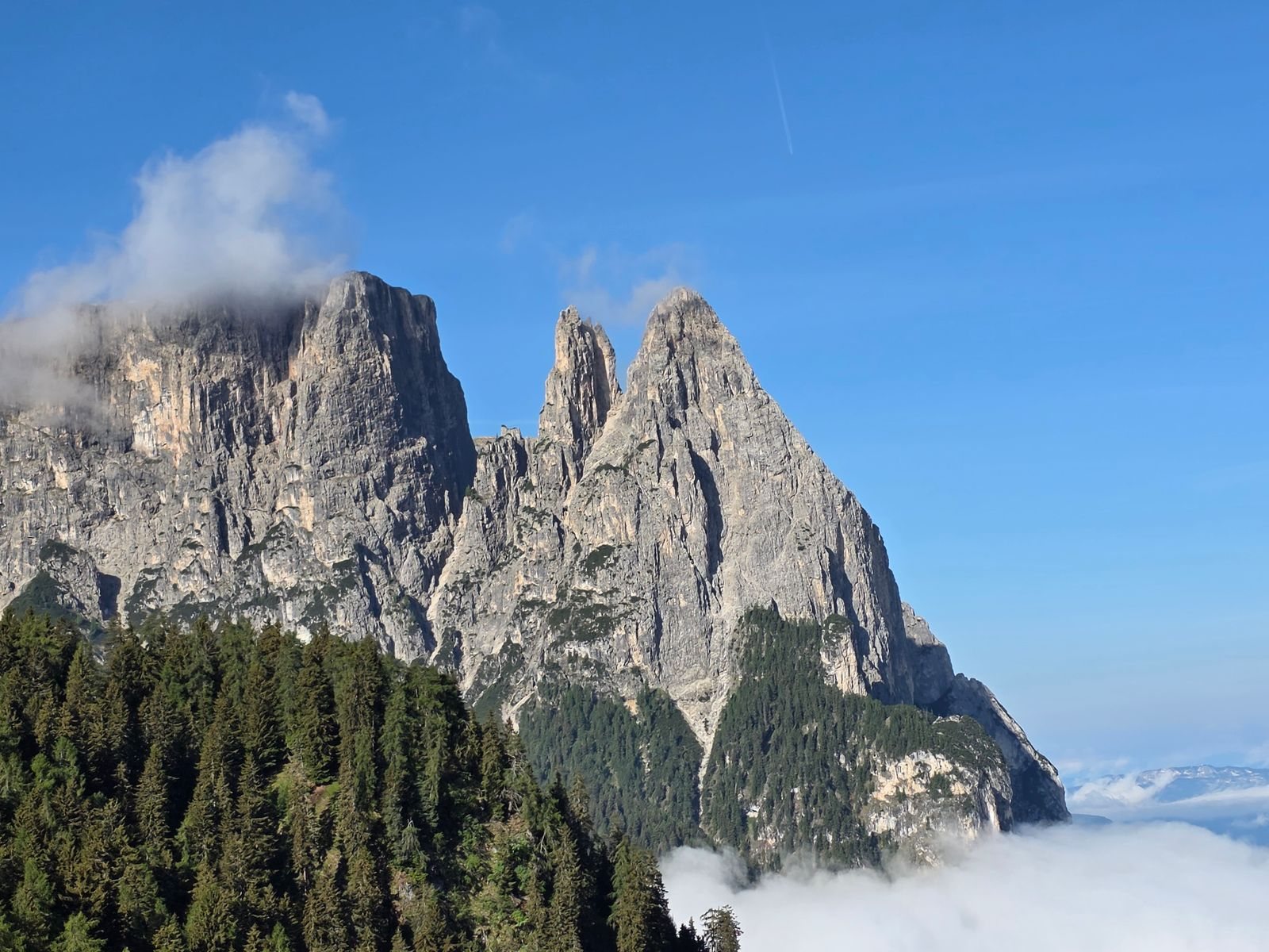 Dolomites Italy guide: best hikes, Lago di Braies and mountain huts