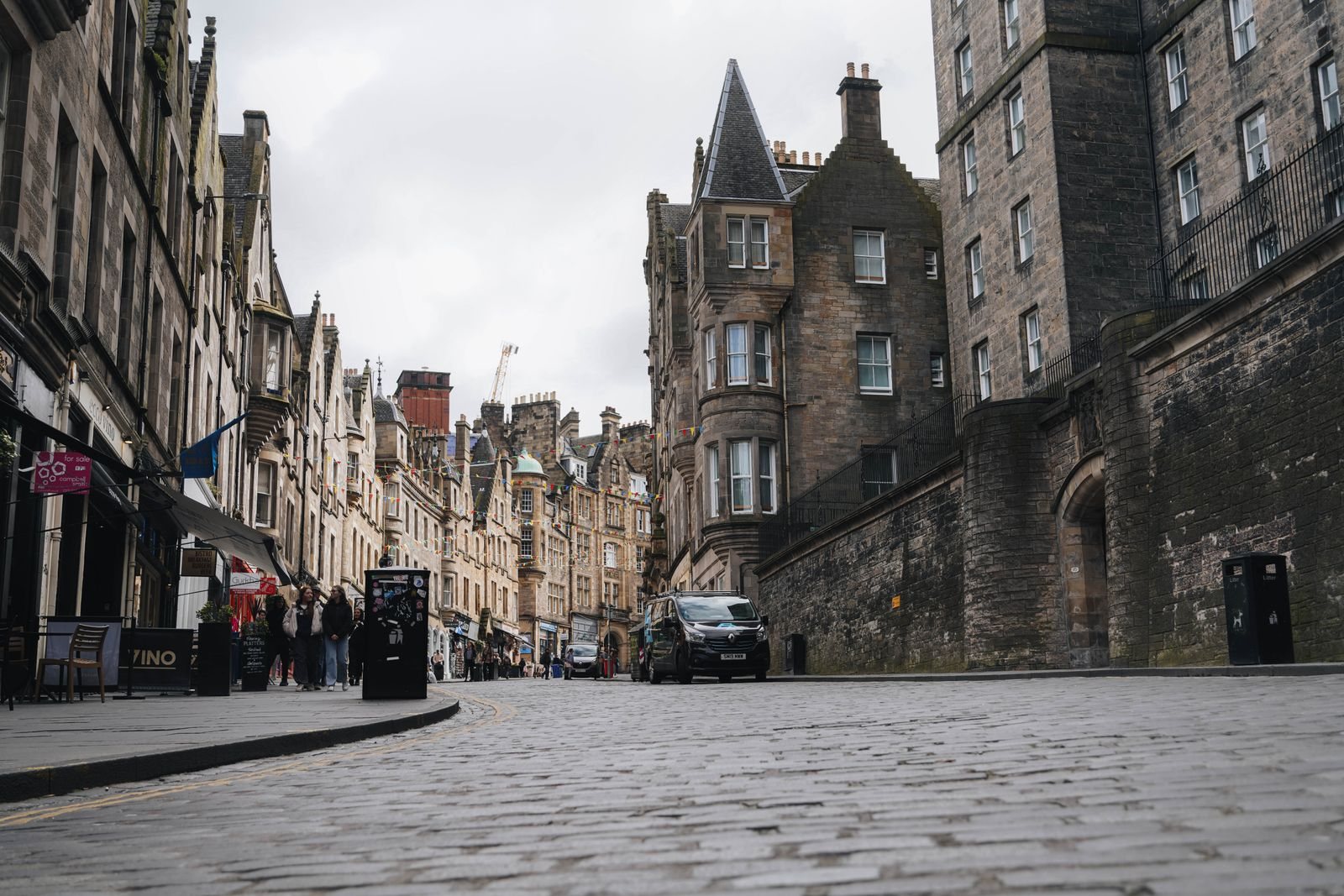Edinburgh travel guide tips on getting around Edinburgh, costs and what we wish we knew