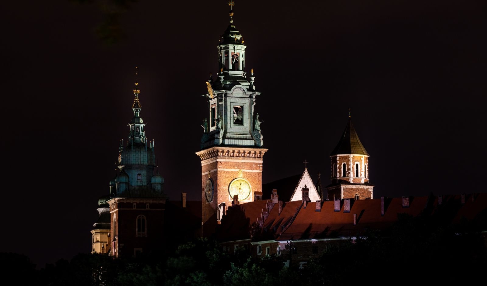 Krakow travel guide to Wawel Castle and the old town