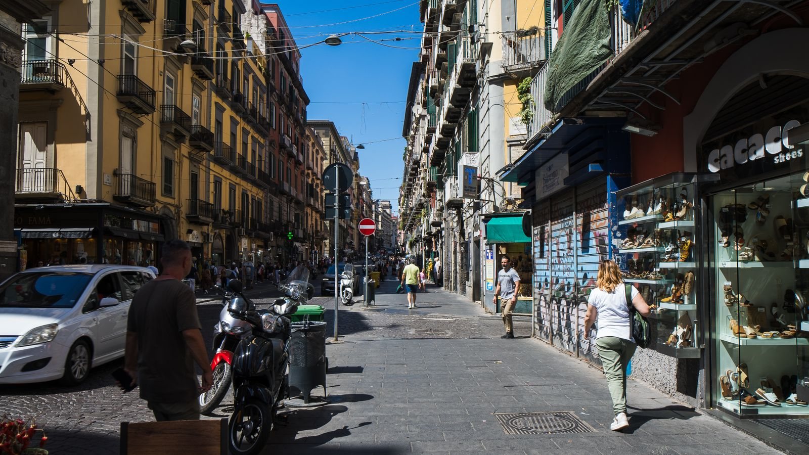 Naples travel guide to the historic center and pizza