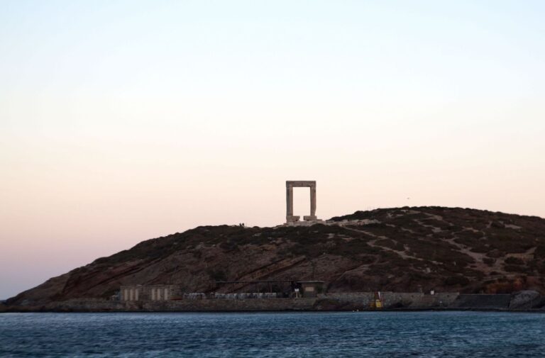 Naxos travel guide: the Portara, beaches, villages and ferries from Athens