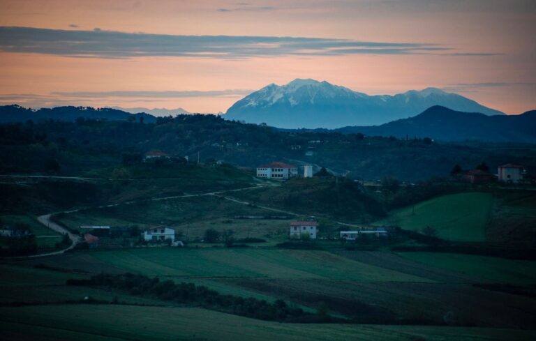 Plan a trip to Albania: when to go, how long to stay, costs and the best route
