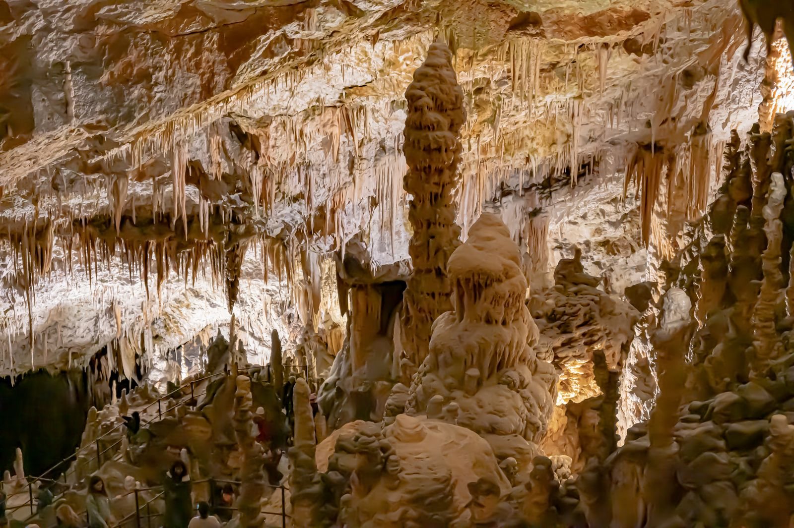 Postojna Cave vs Skocjan, and combining caves with Predjama Castle