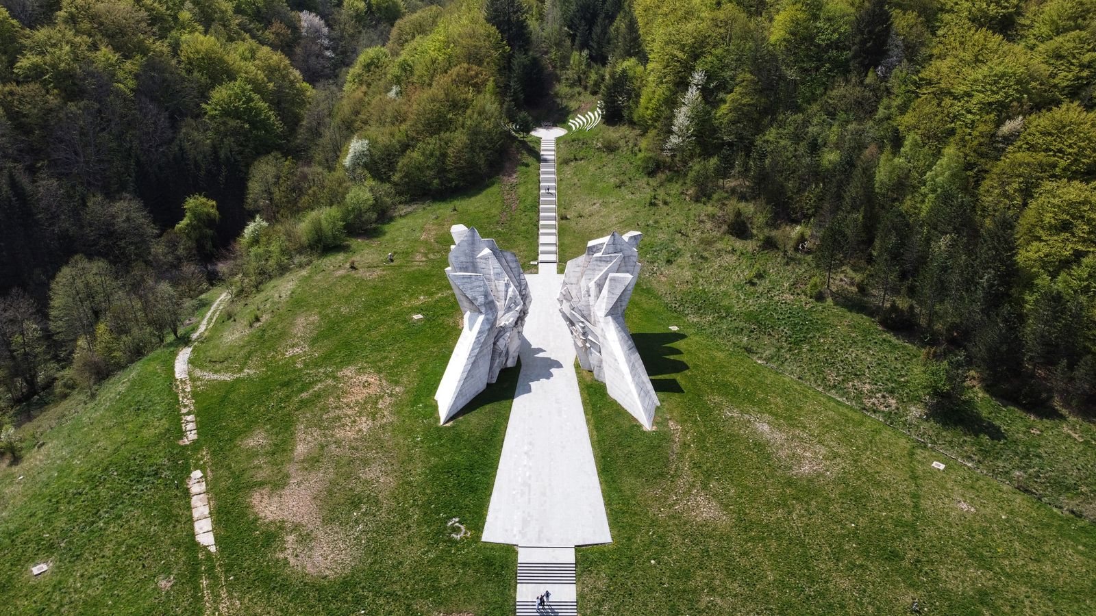 Sutjeska National Park guide to Perucica forest, Maglic and Trnovacko lake
