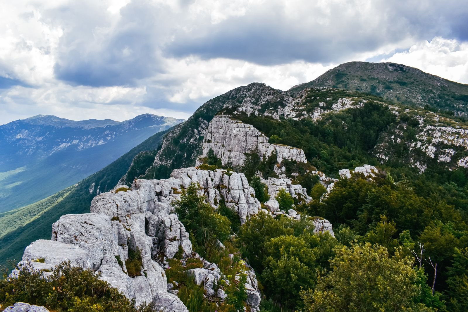 Sutjeska National Park hikes, the Valley of Heroes and where to stay