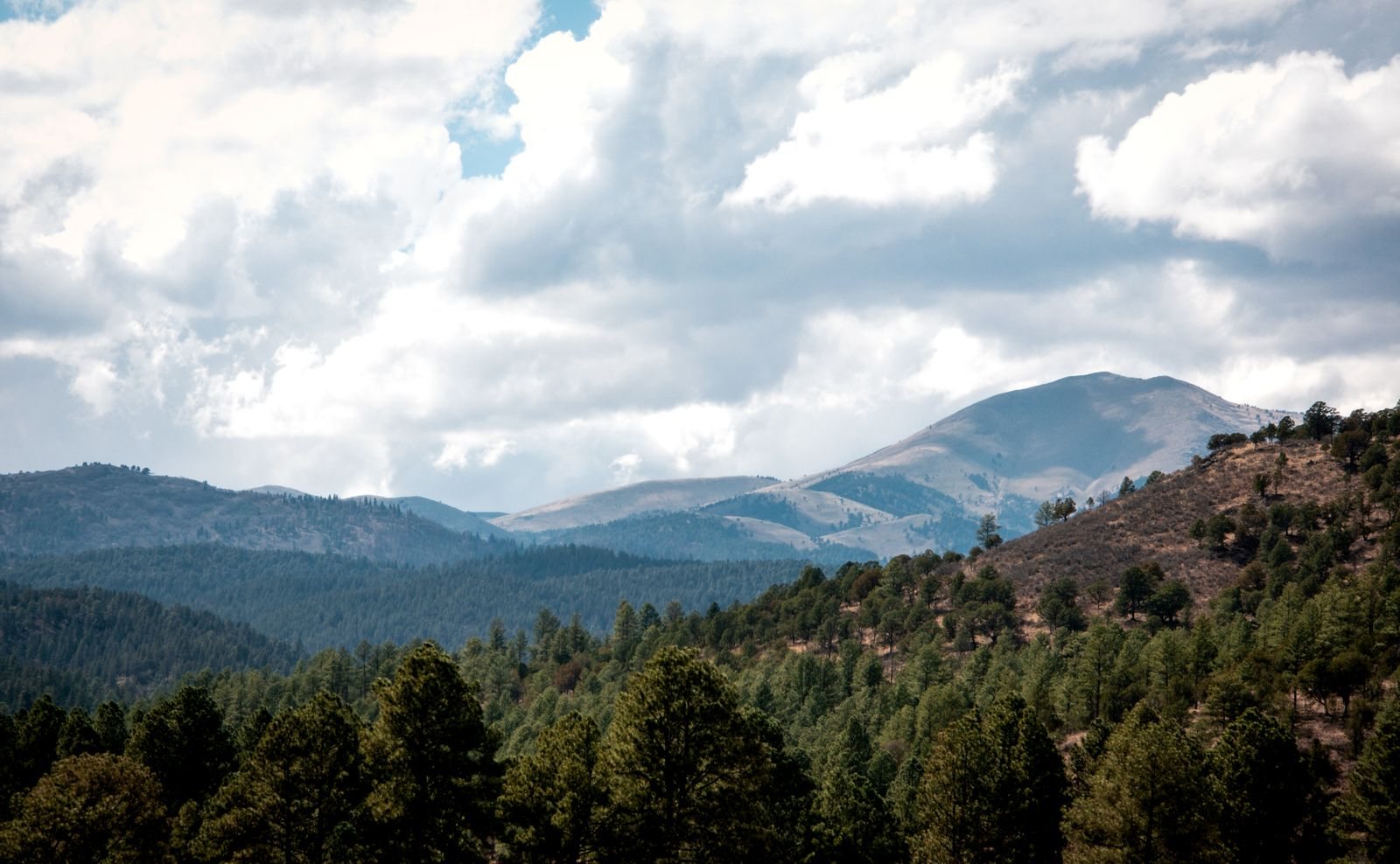 Taos travel guide to ski season and where to stay
