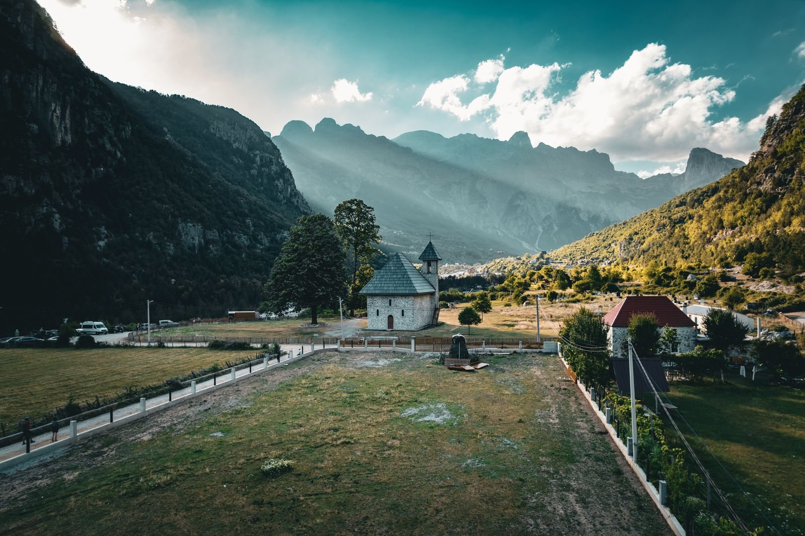 Theth and Valbona hike in the Albanian Alps: the pass, the ferry and where to stay